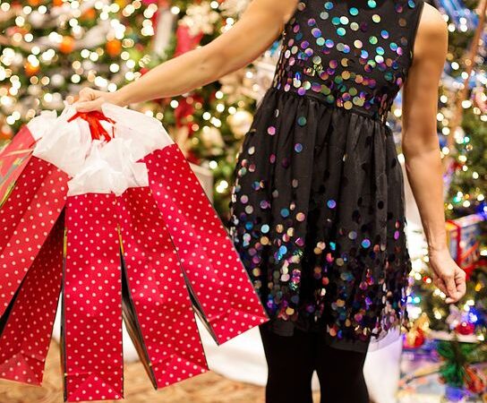 Sweter na jesienne chłody – z jakich rodzajów materiałów warto kupić